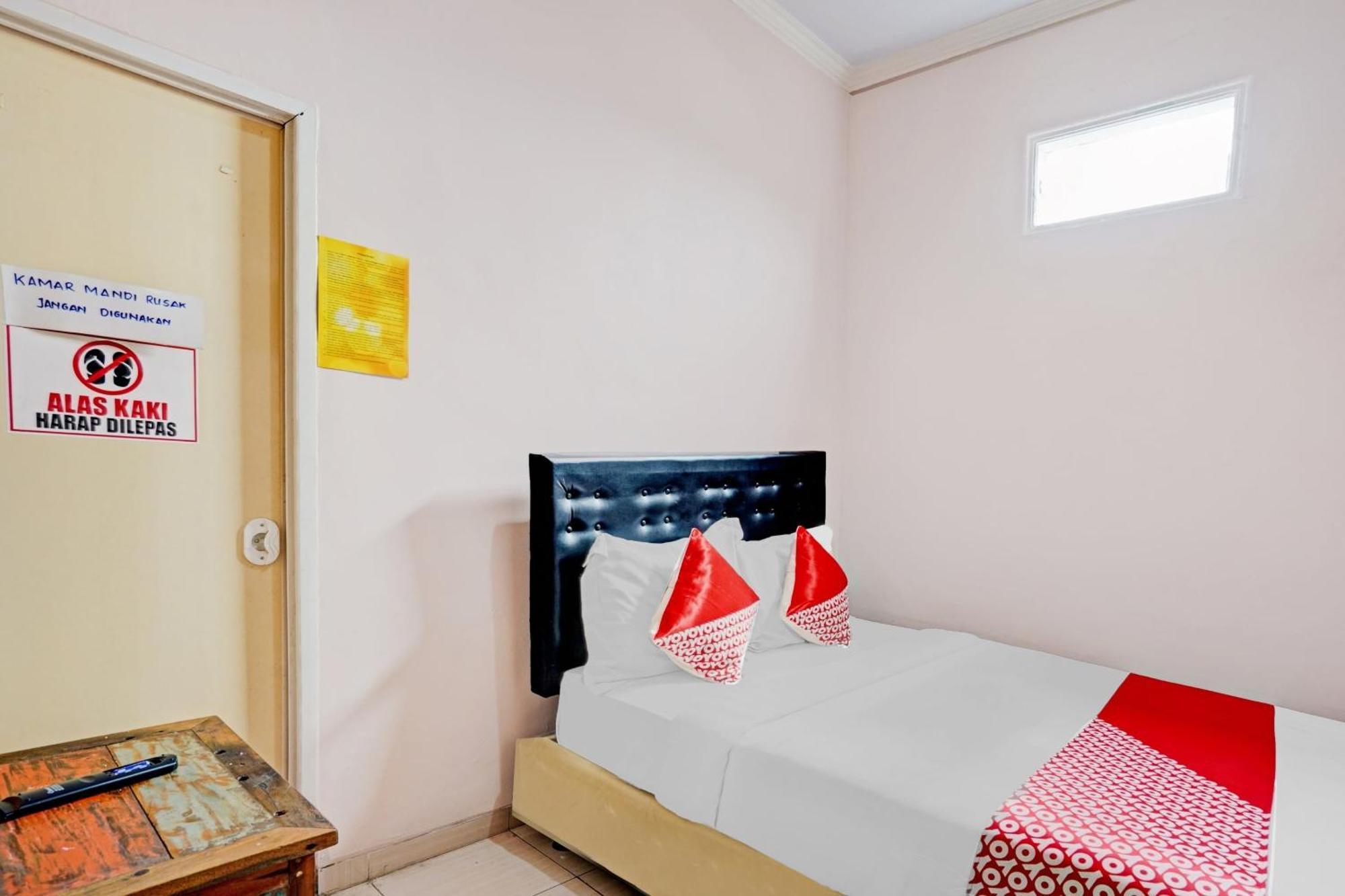 Oyo 90234 Dhoho Family Guest House Kediri  Zewnętrze zdjęcie