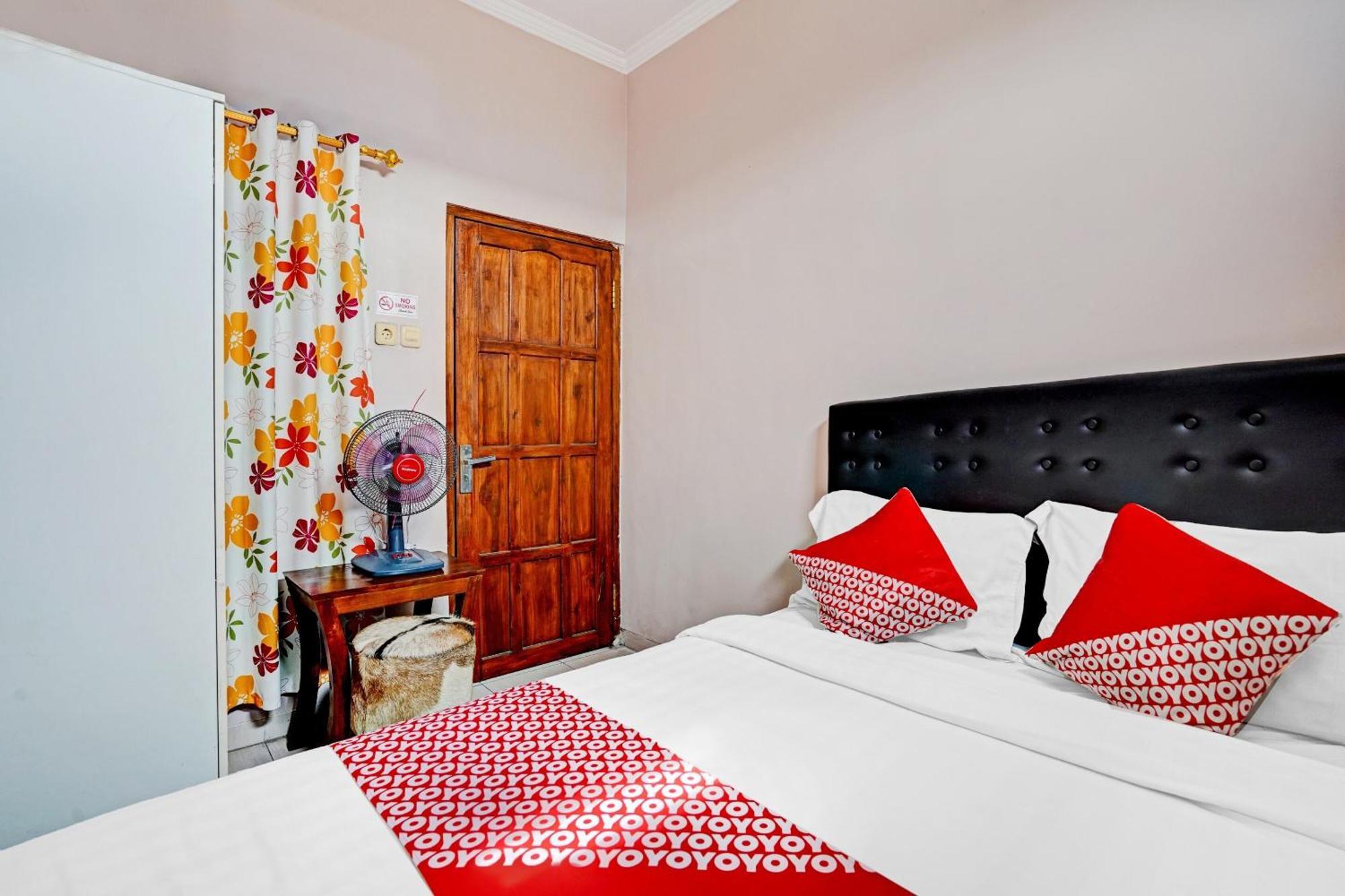 Oyo 90234 Dhoho Family Guest House Kediri  Zewnętrze zdjęcie
