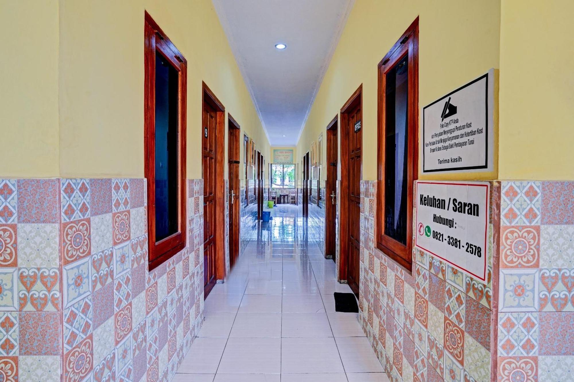 Oyo 90234 Dhoho Family Guest House Kediri  Zewnętrze zdjęcie